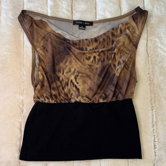 Silence + Noise Animal/Leopard Print and Black Blouse NWOT Size Small UO - Picture 1 of 5